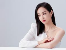 开云下载-绿茵场的双面镜，英超争冠白热化与南美非洲足球的竞逐回响