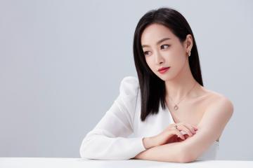 开云下载-绿茵场的双面镜，英超争冠白热化与南美非洲足球的竞逐回响