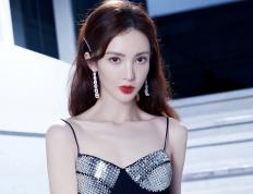 开云体育app-跨越东西方的篮球盛宴，广东队对决独行侠，浓眉轰下统治级数据震撼全场