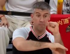 开云APP-包含意大利男篮碾压篮网B队，保罗完成帽子戏法的词条