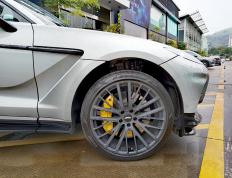 开云官网-迈凯伦轻取阿斯顿马丁，佩雷兹统治全场