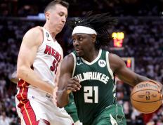 开云体育app-雄鹿大胜魔术，米德尔顿砍下高效得分