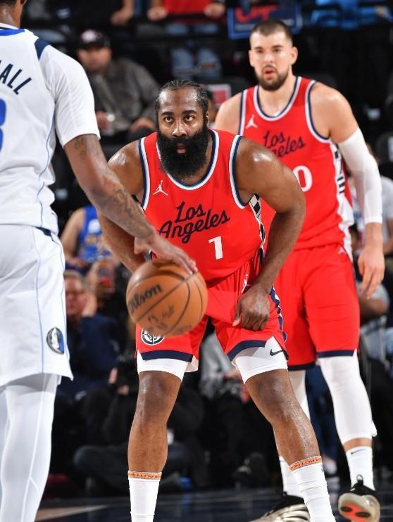 开云下载-关于快船主场战胜独行侠，莱昂纳德全能发挥展现超强实力的信息