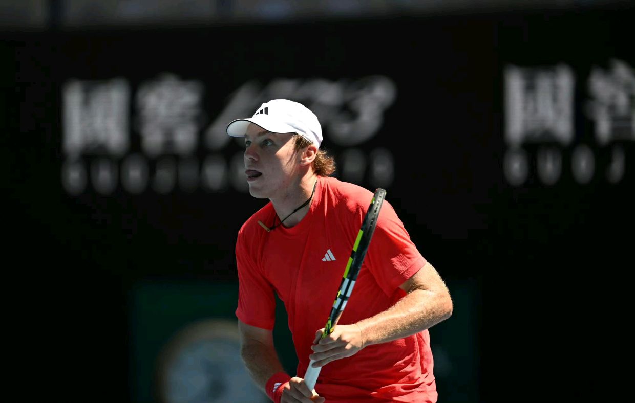 开云体育入口-关于法国网球队碾压西班牙网球队,西西帕斯打破历史纪录的信息