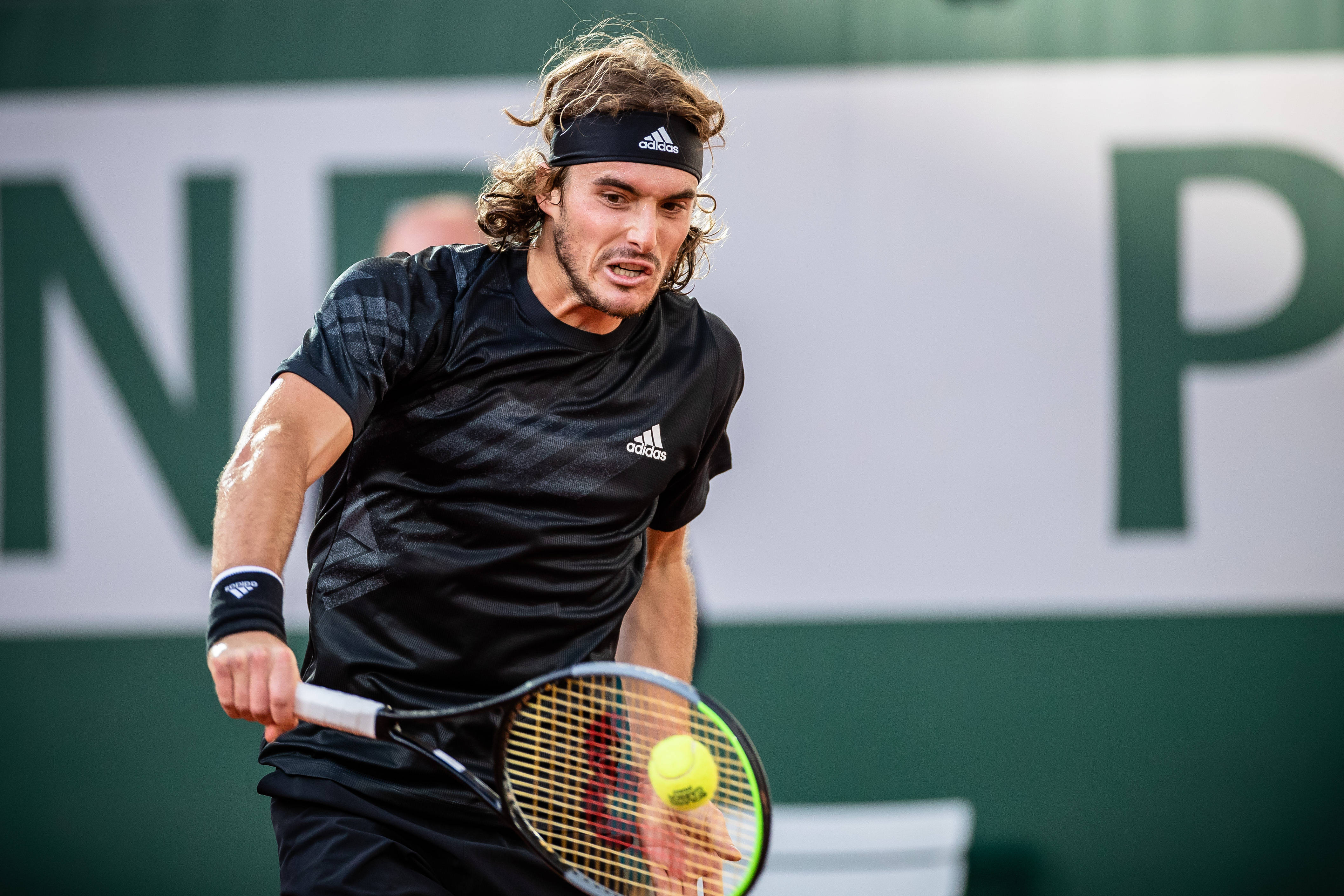 开云体育入口-关于法国网球队碾压西班牙网球队,西西帕斯打破历史纪录的信息