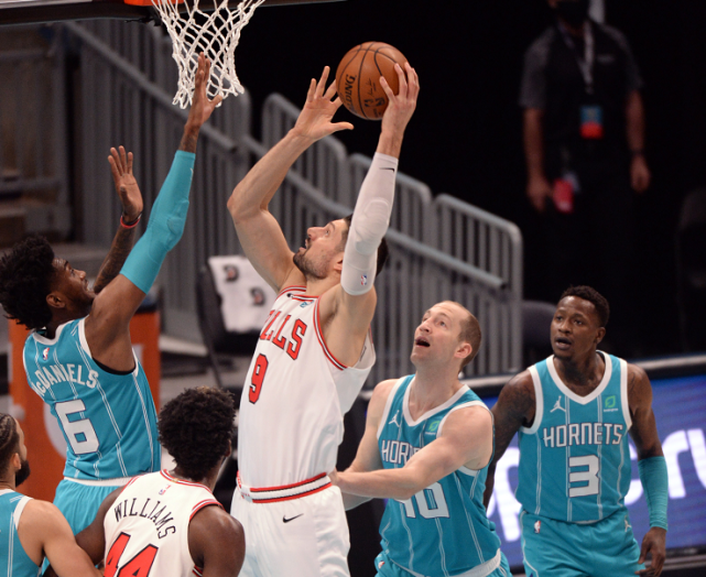 开云体育下载-公牛横扫黄蜂，汉密尔顿统治全场的简单介绍