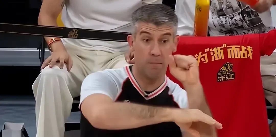 开云APP-包含意大利男篮碾压篮网B队，保罗完成帽子戏法的词条