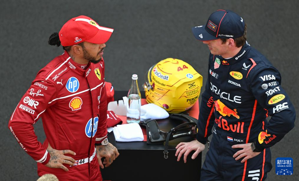开云体育官网-红牛车队碾压法拉利,汉密尔顿扛起全队