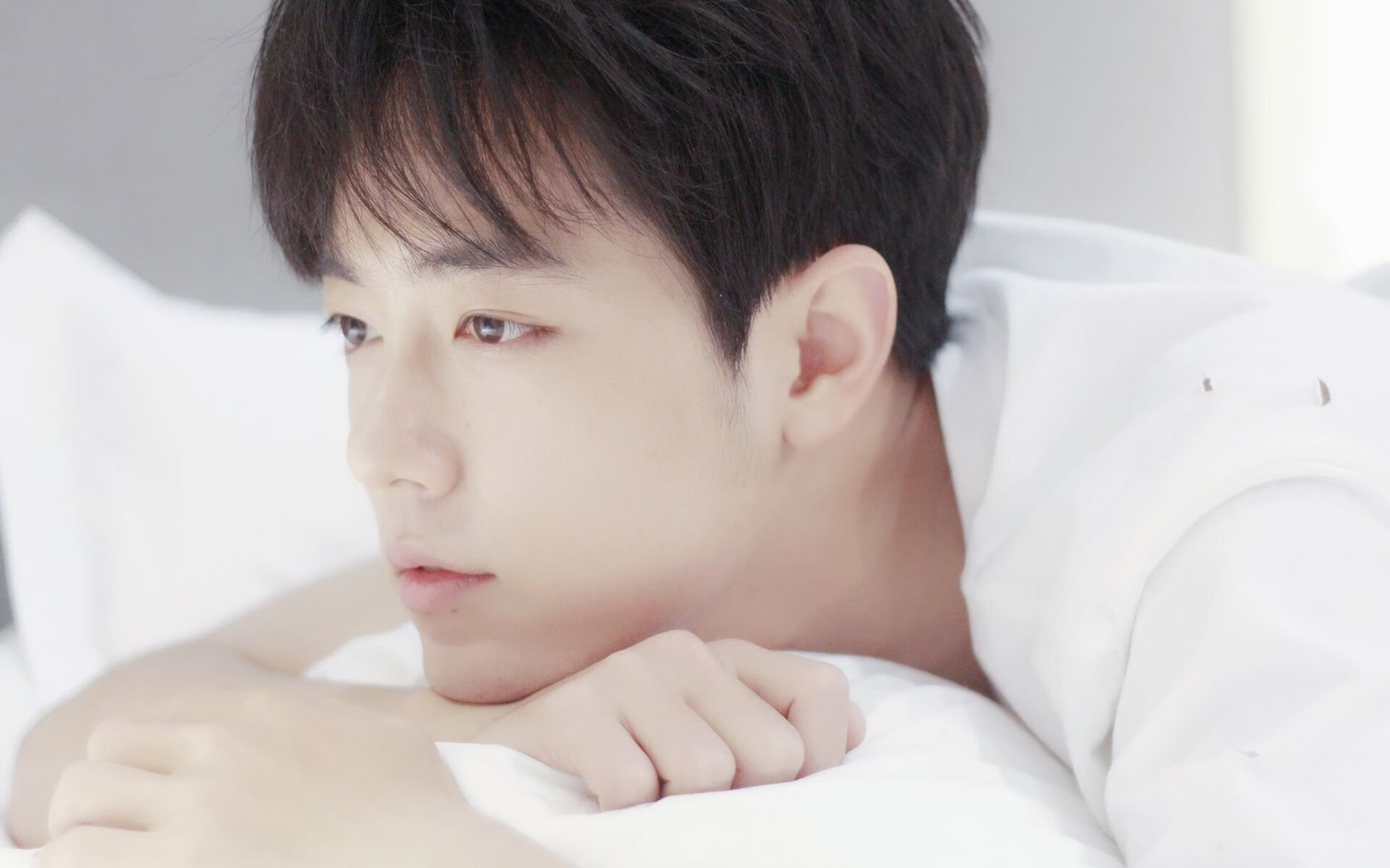 开云体育官方网站-钢铁之蓝与火焰之橙，两种足球，一种决绝