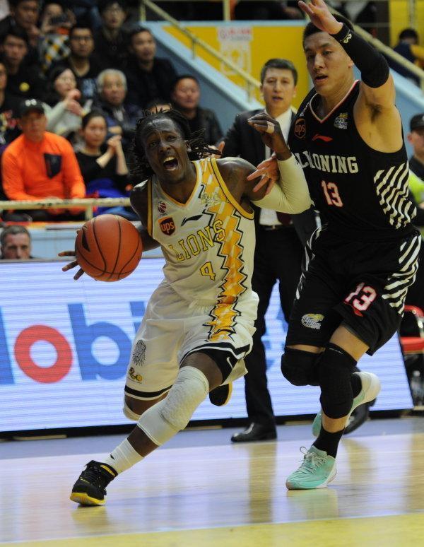 开云官网-新疆队单节拉开广东队，切特成为关键先生