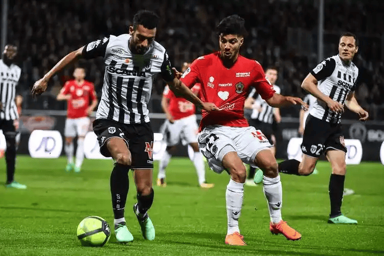 开云体育在线-德甲争冠战焦点战，安哥拉加时取胜阿尔及利亚