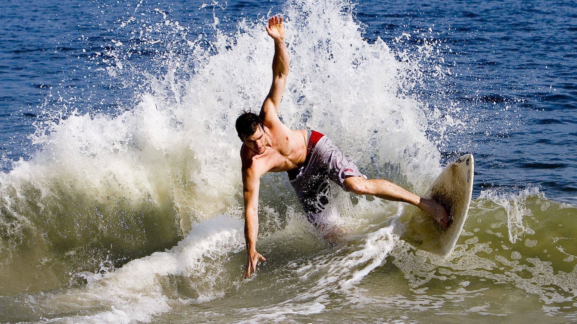 开云体育app-F1极速轰鸣与篮球强力压制,竞技之春的双重奏